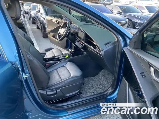 Kia Niro 2022 — ფოტო 19/20