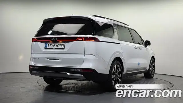 Kia Carnival 2023 — Фото 2/20