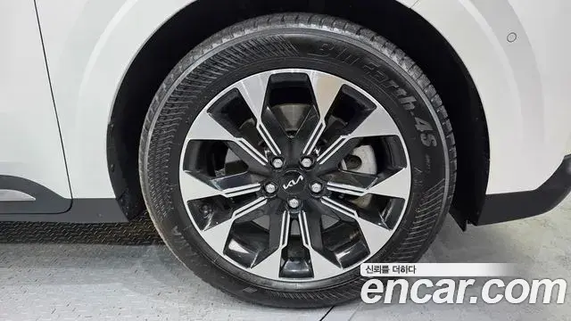 Kia Carnival 2023 — Фото 5/20