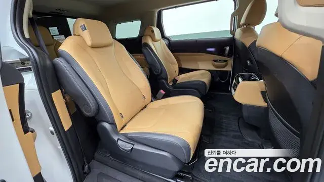 Kia Carnival 2023 — Фото 19/20