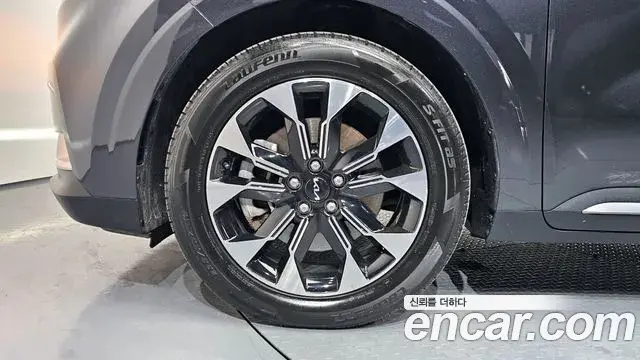 Kia Carnival 2023 — Фото 5/20