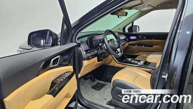 Kia Carnival 2023 — Фото 11/20