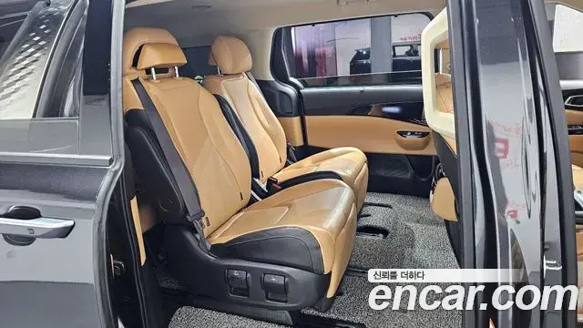 Kia Carnival 2023 — Фото 12/20