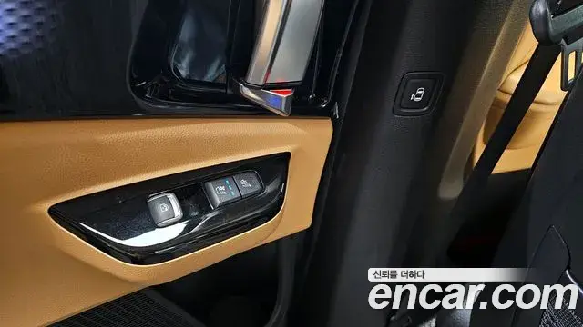 Kia Carnival 2023 — Фото 19/20