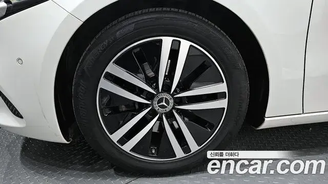 Mercedes-Benz A-Class 2021 — ფოტო 17/20