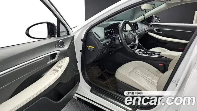 Hyundai Sonata Hybrid 2019 — Photo 13/20