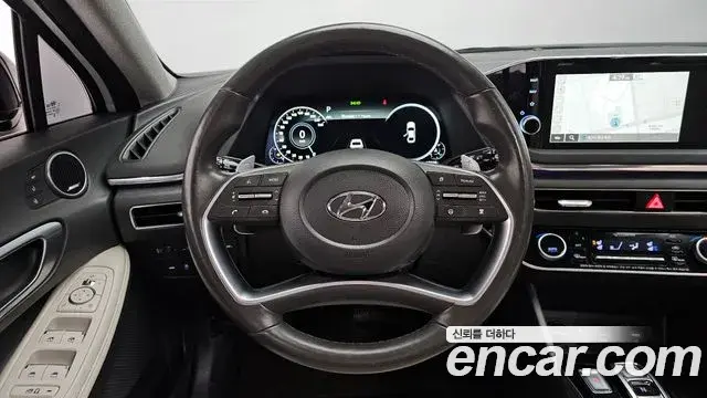 Hyundai Sonata Hybrid 2019 — Photo 12/20