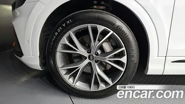 Audi Q8 2022 — ფოტო 4/20