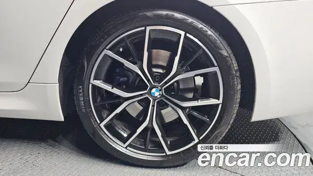 BMW 5 Series 2023 — Photo 12/20