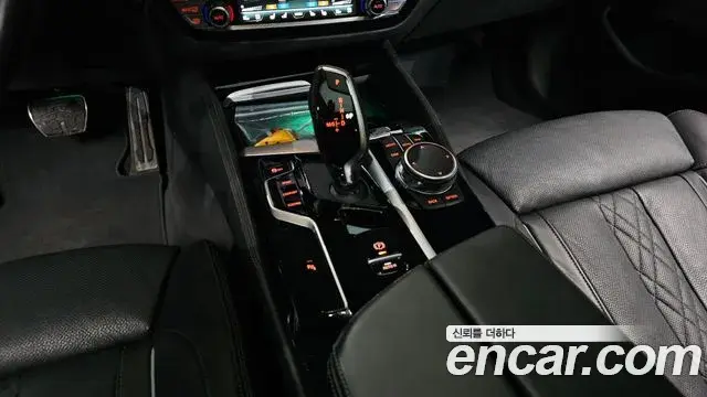 BMW 5 Series 2023 — Photo 18/20