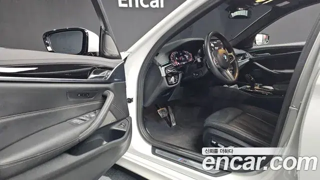 BMW 5 Series 2023 — Photo 9/20
