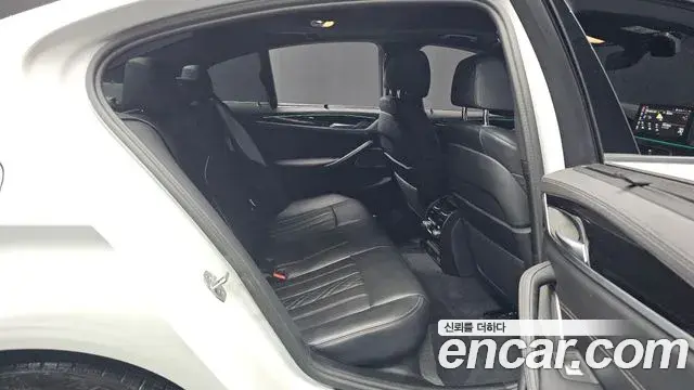 BMW 5 Series 2023 — Photo 8/20