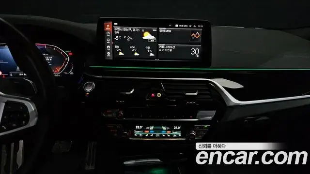 BMW 5 Series 2023 — Photo 19/20