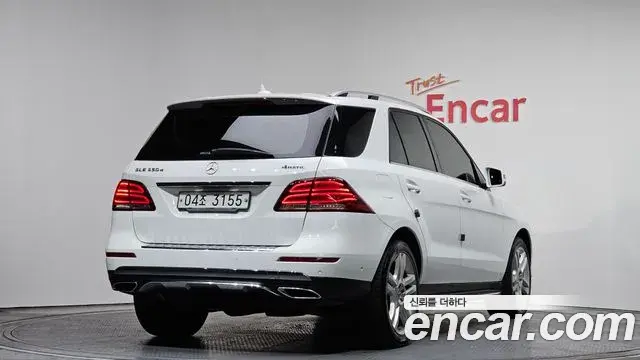 Mercedes-Benz GLE-Class 2018 — Şəkil 1/20