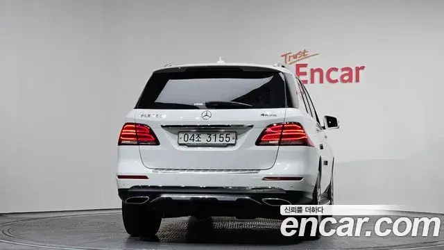 Mercedes-Benz GLE-Class 2018 — Şəkil 18/20