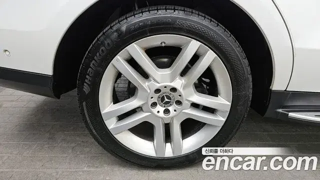 Mercedes-Benz GLE-Class 2018 — Şəkil 16/20