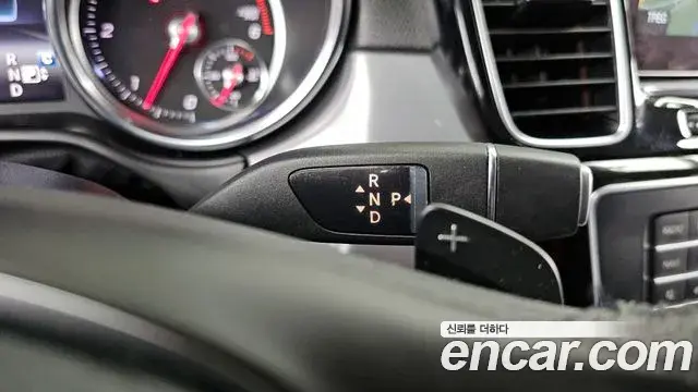 Mercedes-Benz GLE-Class 2018 — Şəkil 8/20