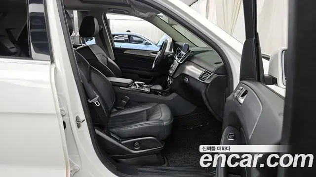 Mercedes-Benz GLE-Class 2018 — Şəkil 9/20