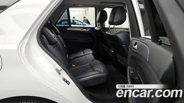 Mercedes-Benz GLE-Class 2018 — Şəkil 19/20