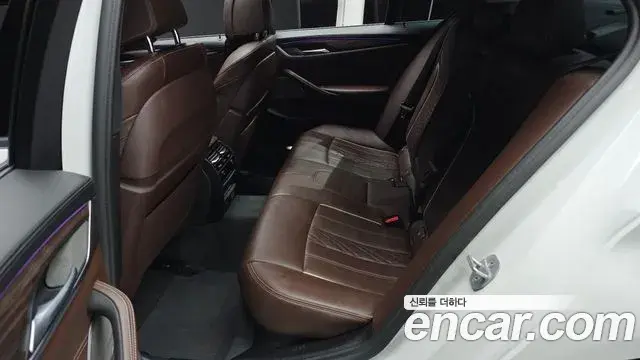 BMW 5 Series 2020 — Фото 12/20