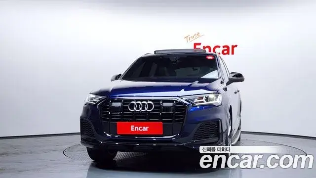 Audi Q7 2022 — Photo 2/20