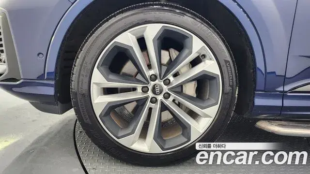 Audi Q7 2022 — Photo 4/20