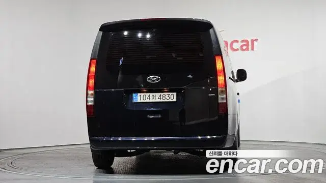 Hyundai Staria 2023 — ფოტო 4/20