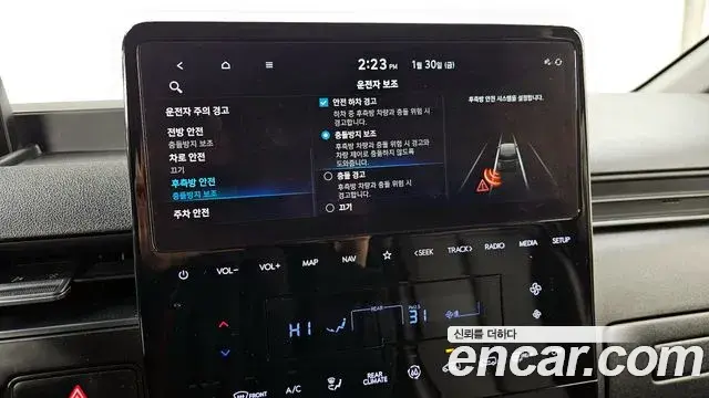 Hyundai Staria 2023 — ფოტო 17/20