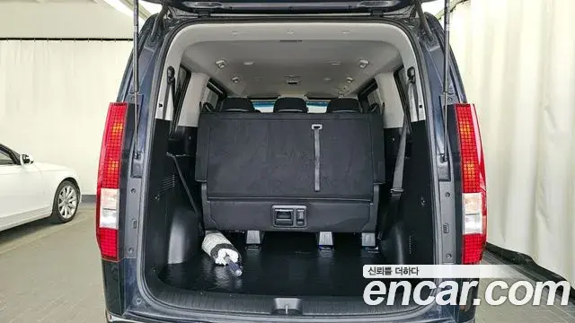 Hyundai Staria 2023 — ფოტო 18/20