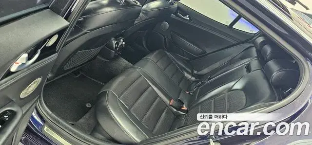 Kia Stinger 2018 — Şəkil 10/20