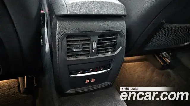 BMW 3 Series 2021 — Photo 19/20