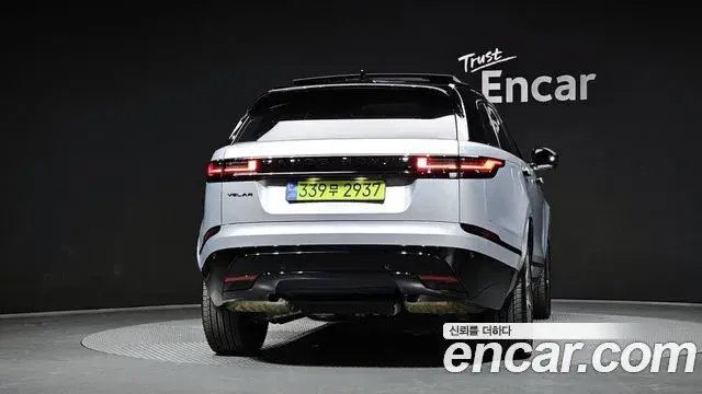Land Rover Range Rover Velar 2024 — ფოტო 19/20