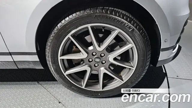 Land Rover Range Rover Velar 2024 — ფოტო 17/20
