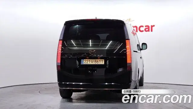 Hyundai Staria 2023 — ფოტო 17/20