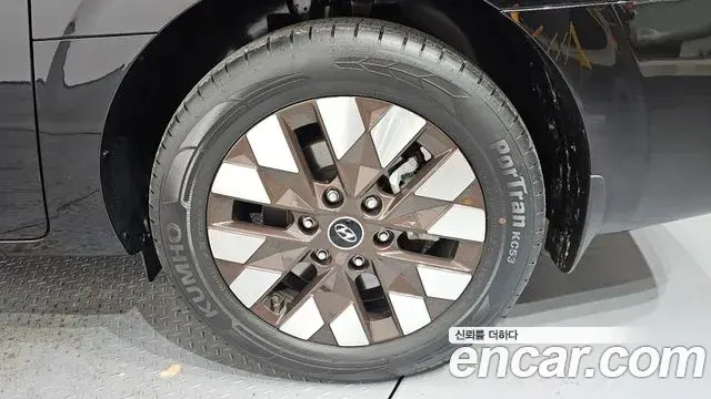 Hyundai Staria 2023 — ფოტო 12/20