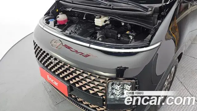 Hyundai Staria 2023 — ფოტო 18/20