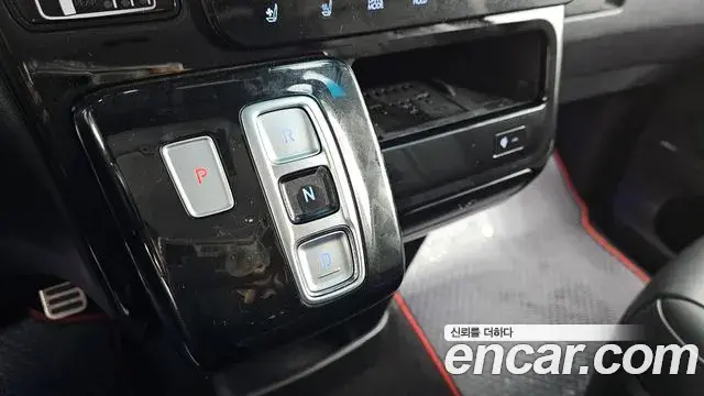 Hyundai Staria 2023 — ფოტო 2/20