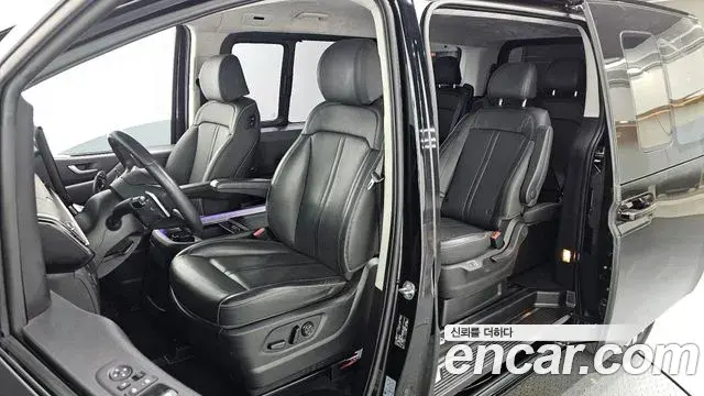 Hyundai Staria 2023 — ფოტო 1/20