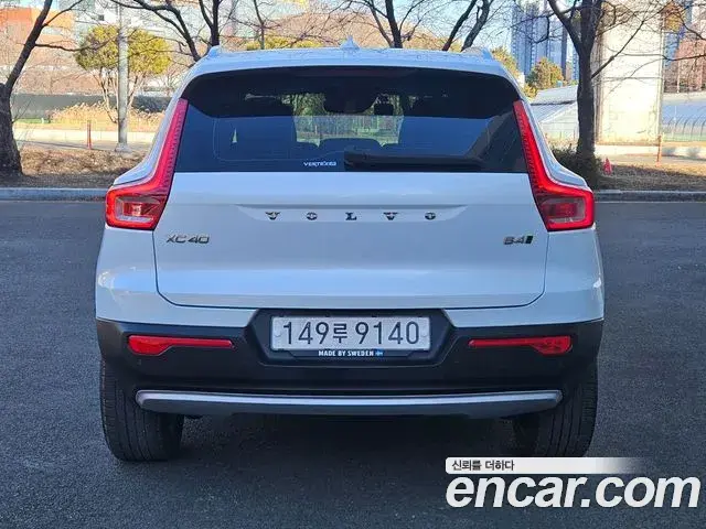 Volvo XC40 2021 — Photo 14/20