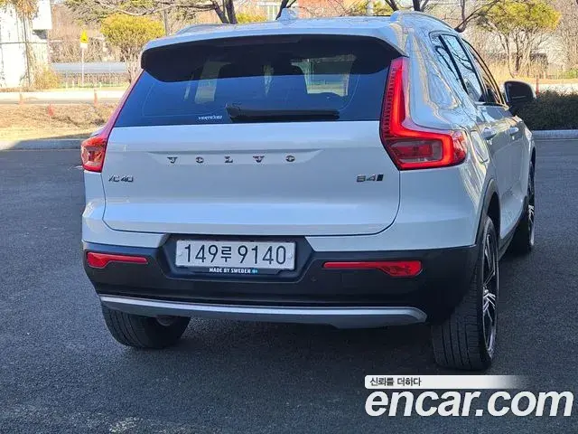 Volvo XC40 2021 — Photo 4/20