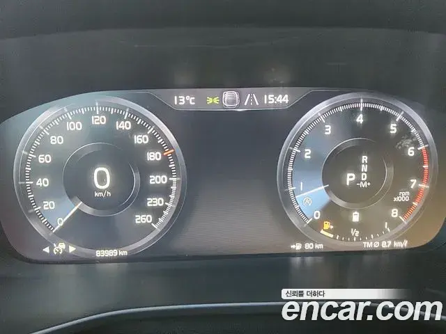 Volvo XC40 2021 — Photo 10/20