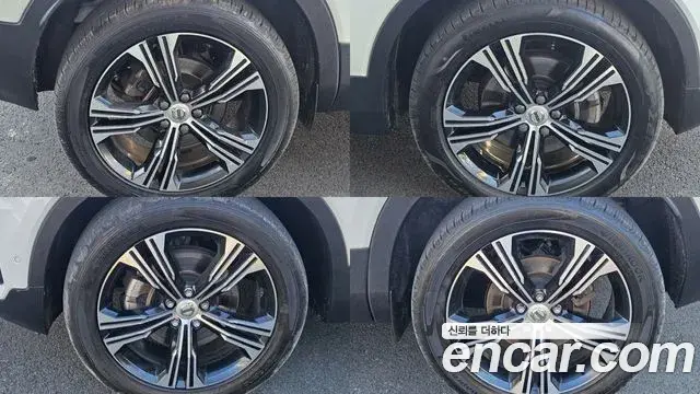 Volvo XC40 2021 — Photo 17/20