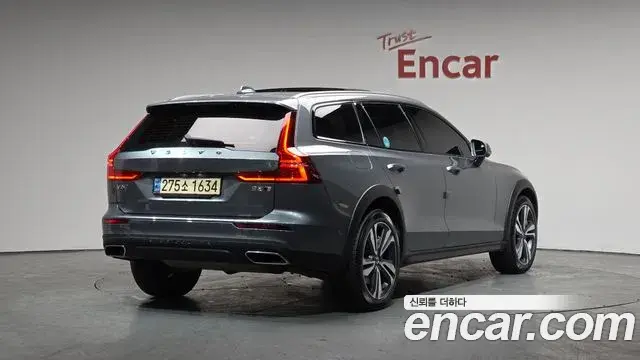 Volvo V60 Cross Country 2021 — Şəkil 9/20