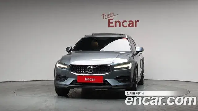 Volvo V60 Cross Country 2021 — Şəkil 17/20