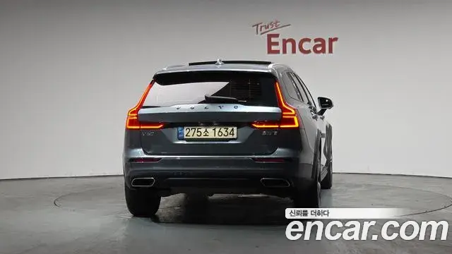 Volvo V60 Cross Country 2021 — Şəkil 19/20