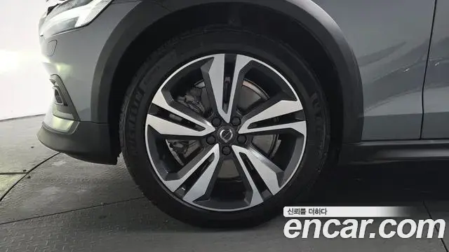 Volvo V60 Cross Country 2021 — Şəkil 1/20