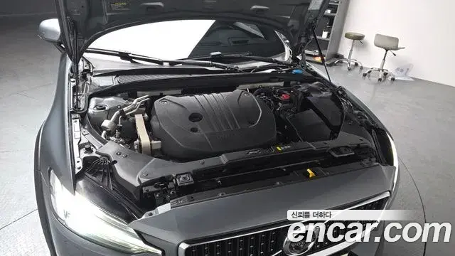 Volvo V60 Cross Country 2021 — Şəkil 18/20