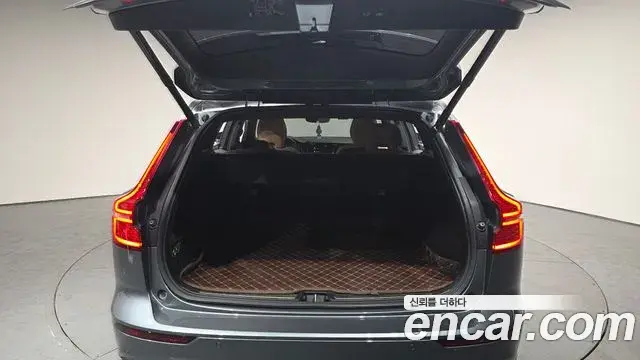 Volvo V60 Cross Country 2021 — Şəkil 8/20