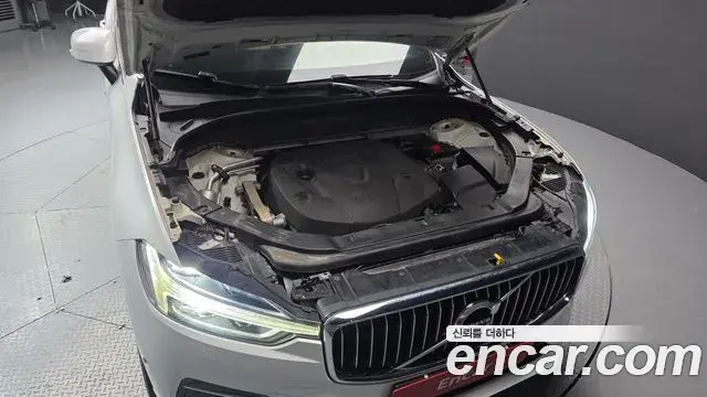 Volvo XC60 2019 — Şəkil 14/20