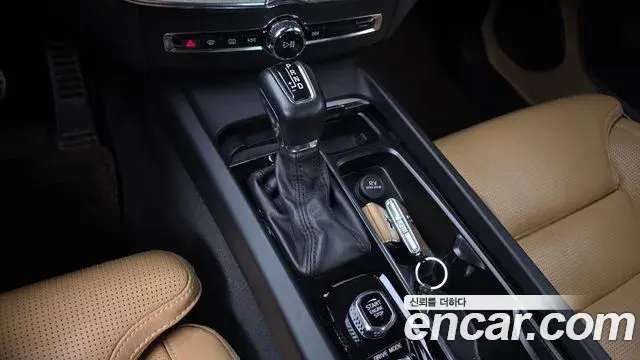 Volvo XC60 2019 — Şəkil 12/20